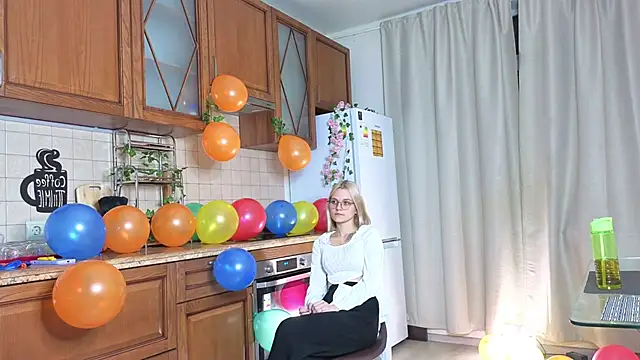 KelleDomin online show from 10/04/25, 07:34