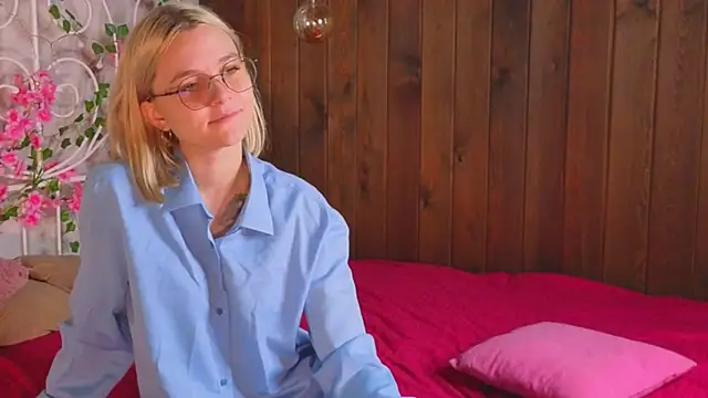 KelleDomin online show from 10/10/25, 07:07