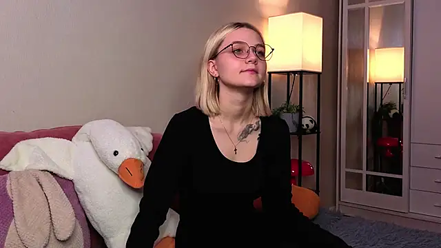 KelleDomin online show from 10/25/25, 07:08