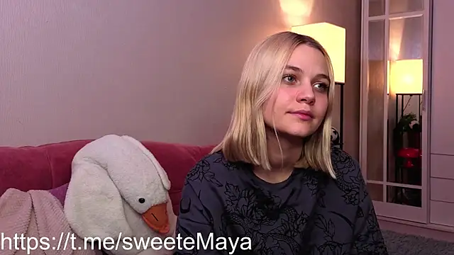 KelleDomin online show from 10/26/25, 07:42