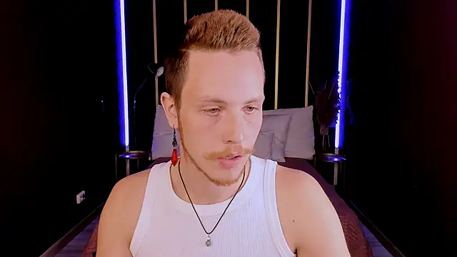 LeoMooree online show from 10/04/25, 09:13