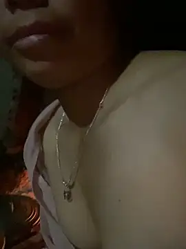 Snapshot of Suki_babyy chatting on 10/21/25, 11:27 Suki babyy online show from 10/21/25, 11:27