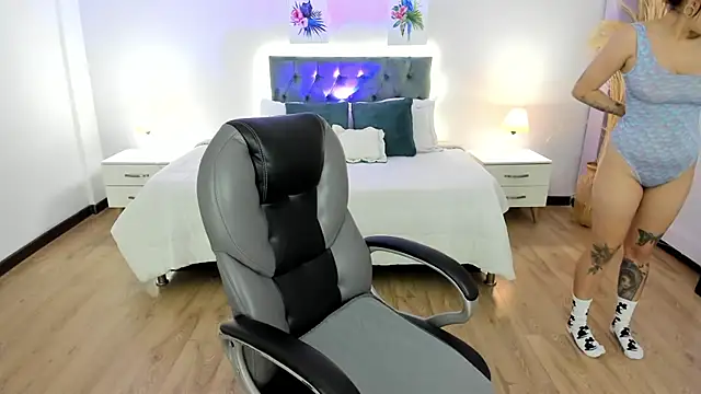 Antonela vargas online show from 10/17/25, 11:57