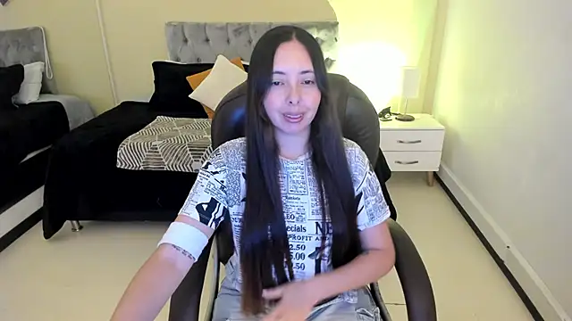 Snapshot of Nata_Velvet chatting on 10/17/25, 01:25 Nata Velvet online show from 10/17/25, 01:25