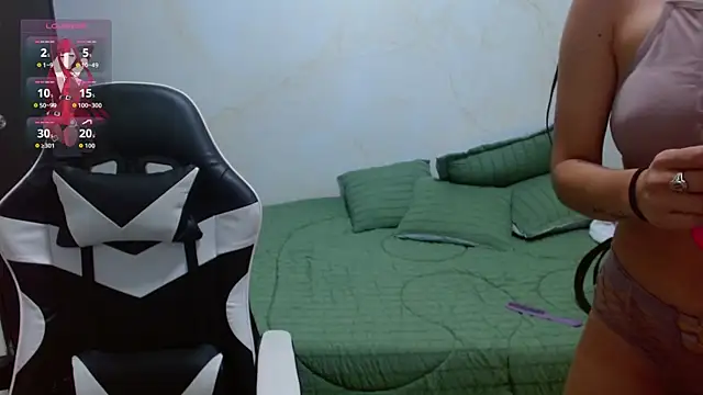 Snapshot of hanna_bella21 chatting on 10/23/25, 10:30 hanna bella21 online show from 10/23/25, 10:30