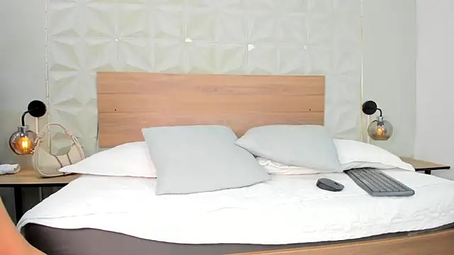 ValeryTrans  online show from 04/13/26, 06:24