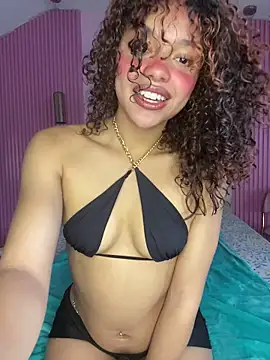 PrettyLia online show from 11/18/25, 07:40