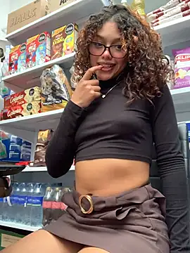 PrettyLia online show from 02/18/26, 08:27