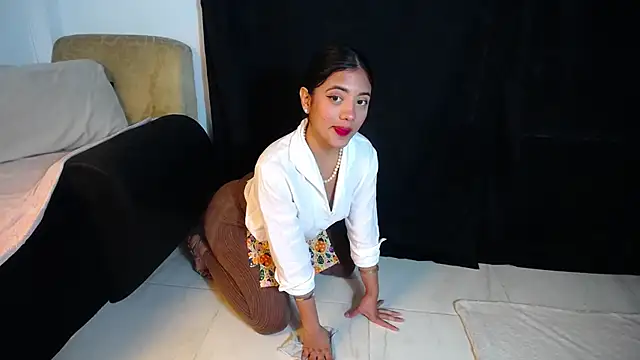 Isis Valen online show from 11/19/25, 11:54