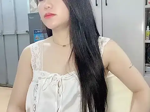 Snapshot of Ara4865 chatting on 10/11/25, 02:04 Ara4865 online show from 10/11/25, 02:04