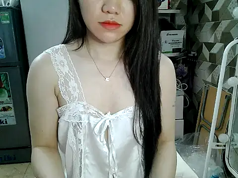 Snapshot of Ara4865 chatting on 10/15/25, 05:18 Ara4865 online show from 10/15/25, 05:18