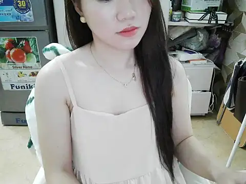 Snapshot of Ara4865 chatting on 10/25/25, 04:35 Ara4865 online show from 10/25/25, 04:35