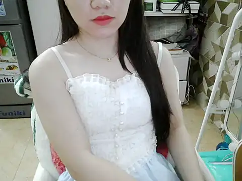 Snapshot of Ara4865 chatting on 10/31/25, 04:02 Ara4865 online show from 10/31/25, 04:02