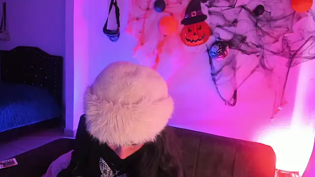 kitty  chs online show from 11/11/25, 01:55