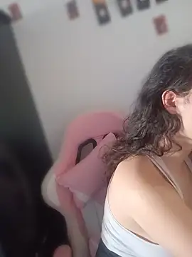 kitty  chs online show from 04/12/26, 08:36