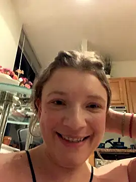 Snapshot of Seturselfonfire chatting on 10/04/25, 02:31 Seturselfonfire online show from 10/04/25, 02:31