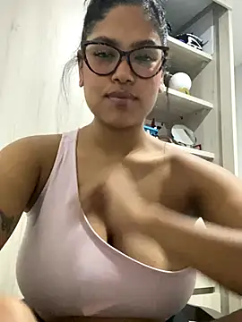 miiabrown18 online show from 10/18/25, 02:47