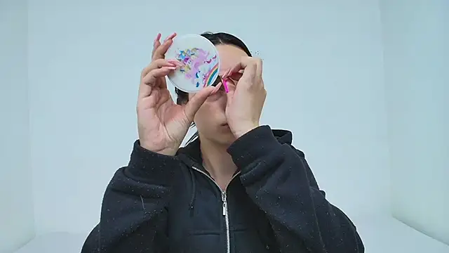 Emilie Soler12 online show from 10/29/25, 10:22