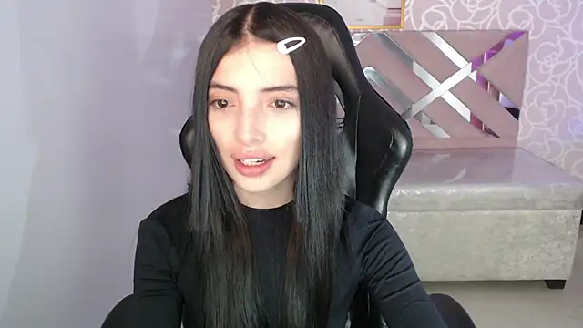 Snapshot of cynthia_ch chatting on 10/10/25, 03:49 cynthia ch online show from 10/10/25, 03:49