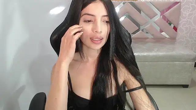 Snapshot of cynthia_ch chatting on 10/14/25, 04:13 cynthia ch online show from 10/14/25, 04:13