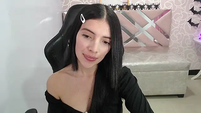 Snapshot of cynthia_ch chatting on 10/28/25, 03:32 cynthia ch online show from 10/28/25, 03:32