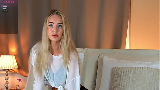 Snapshot of MaryDavies chatting on 10/17/25, 07:55 MaryDavies online show from 10/17/25, 07:55