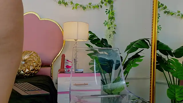 NaiaWhisper online show from 10/22/25, 05:30