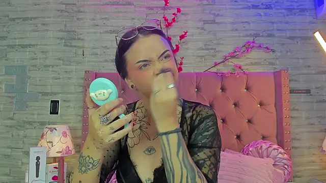 NaiaWhisper online show from 11/16/25, 02:22