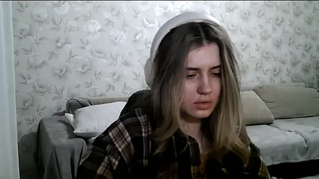 Snapshot of JerrieLoosle chatting on 10/12/25, 03:55 JerrieLoosle online show from 10/12/25, 03:55