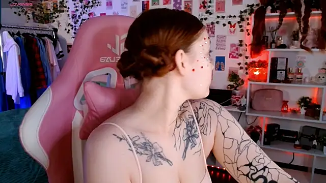 Ayla Hicks online show from 11/20/25, 07:02