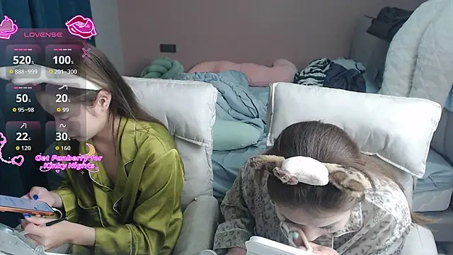 redrose520 online show from 12/21/25, 12:12