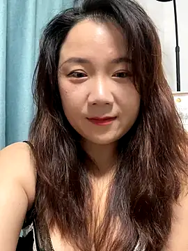 Snapshot of Momo-9988 chatting on 10/25/25, 04:35 Momo-9988 online show from 10/25/25, 04:35