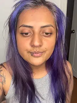 sunnymoonn 1 online show from 10/18/25, 10:54