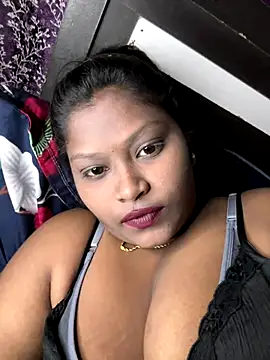 Snapshot of Shradha-999 chatting on 10/13/25, 07:14 Shradha-999 online show from 10/13/25, 07:14