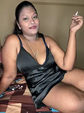 Snapshot of Shradha-999 chatting on 10/18/25, 11:38 Shradha-999 online show from 10/18/25, 11:38