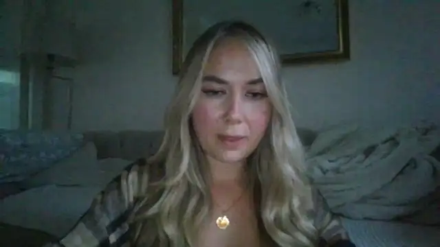 Snapshot of BarbieDolly_x chatting on 09/23/25, 05:49 BarbieDolly x online show from 09/23/25, 05:49