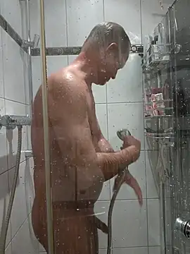 Snapshot of TommyTom76 chatting on 10/10/25, 06:29 TommyTom76 online show from 10/10/25, 06:29