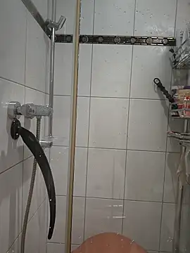 Snapshot of TommyTom76 chatting on 10/31/25, 07:04 TommyTom76 online show from 10/31/25, 07:04