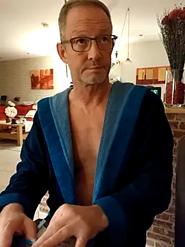 Snapshot of TommyTom76 chatting on 11/07/25, 08:20 TommyTom76 online show from 11/07/25, 08:20