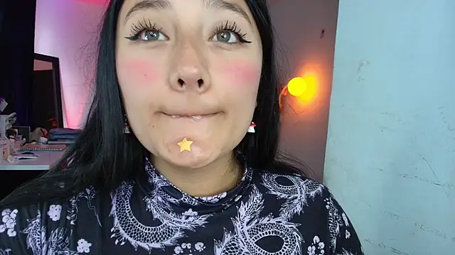 Hinata 21  online show from 04/17/26, 09:07