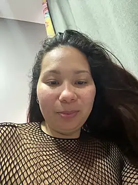Snapshot of lachinita-32 chatting on 10/18/25, 06:30 lachinita-32 online show from 10/18/25, 06:30