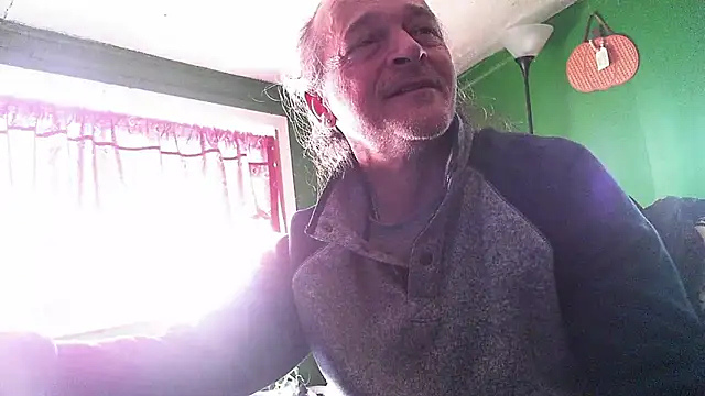 Snapshot of HippieDad333 chatting on 01/31/26, 07:11 HippieDad333 online show from 01/31/26, 07:11