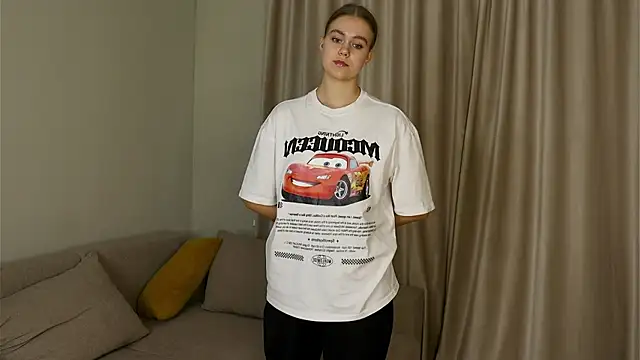 NgocChicas online show from 10/19/25, 10:49