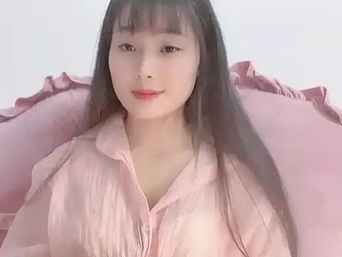 Snapshot of Lie_liee chatting on 04/23/26, 01:35 Lie liee online show from 04/23/26, 01:35