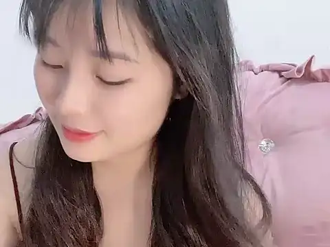 Snapshot of Lie_liee chatting on 05/08/26, 01:49 Lie liee online show from 05/08/26, 01:49