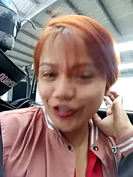 Snapshot of Tiffany-Parker_ chatting on 09/25/25, 12:42 Tiffany-Parker  online show from 09/25/25, 12:42