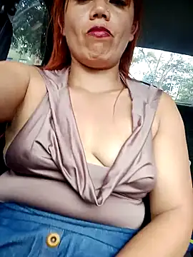 Snapshot of Tiffany-Parker_ chatting on 09/27/25, 05:07 Tiffany-Parker  online show from 09/27/25, 05:07