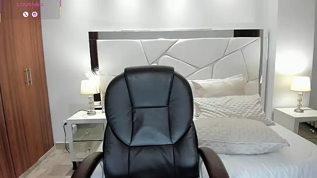 Natasha Kiim  online show from 04/11/26, 07:45