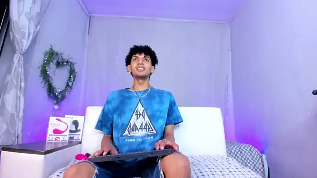 Snapshot of josesweet_ chatting on 10/08/25, 06:49 josesweet  online show from 10/08/25, 06:49