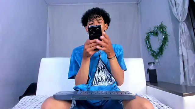 Snapshot of josesweet_ chatting on 10/24/25, 11:01 josesweet  online show from 10/24/25, 11:01